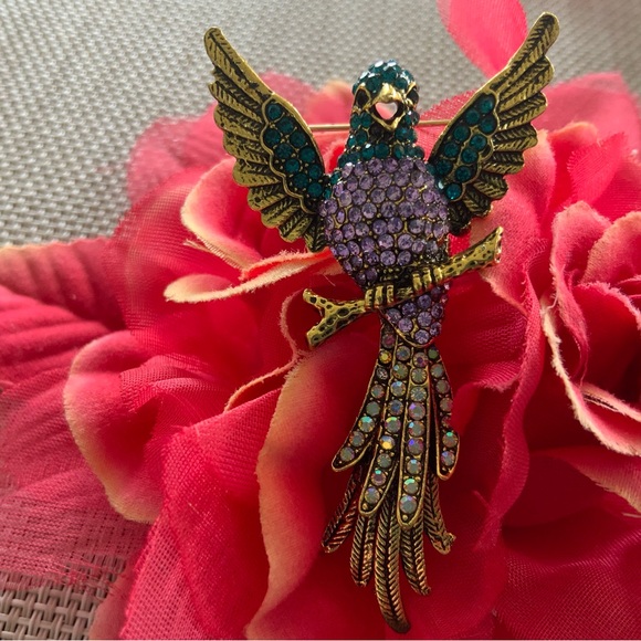 Lovely bird brooch with colorful stones. wings a flutter. Violet, aqua etc. - Picture 5 of 5